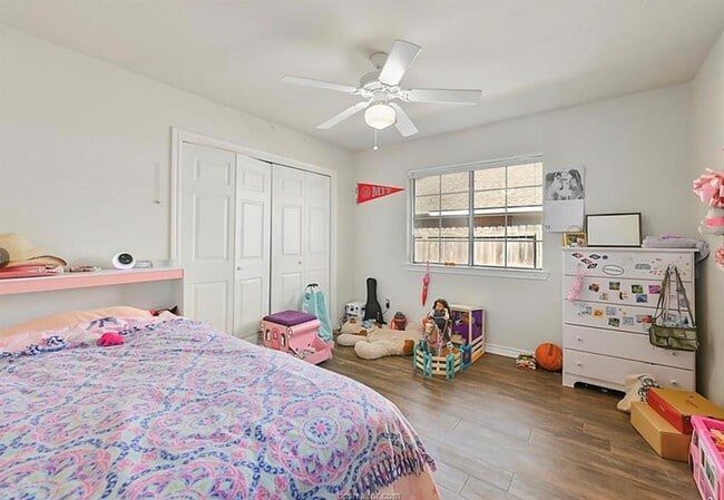Building Photo - 914 Crepe Myrtle St