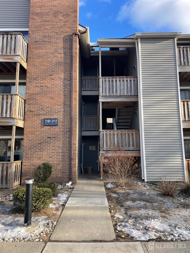 Building Photo - 2107 Ravens Crest Dr