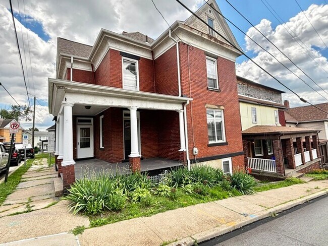 Building Photo - 3 bedroom/ 1.5 Bath Home for rent MAnor, PA 15665