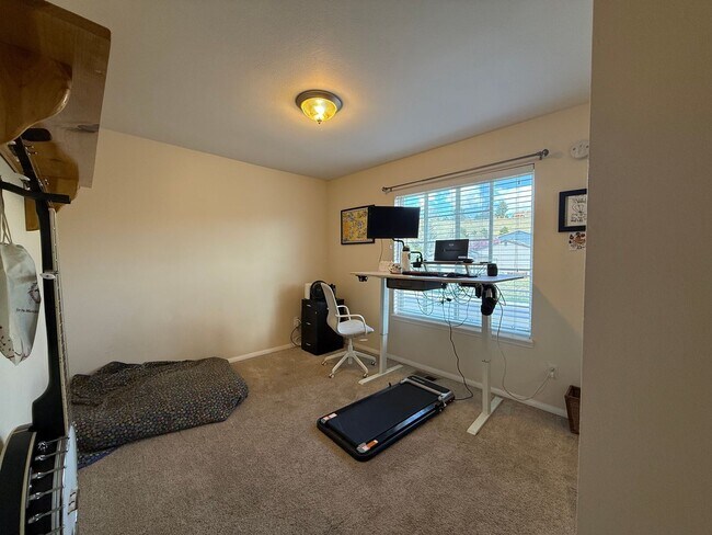 Building Photo - Updated 3 Bedroom Home with Mountain Views Close to Ft. Carson