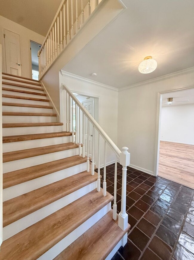 Building Photo - 130 Valley Club Cir