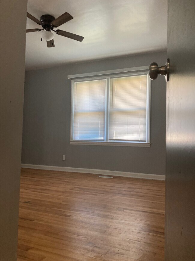 Building Photo - 1089 Longshore Dr