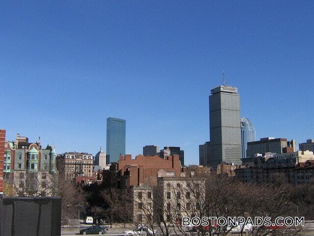 Building Photo - 583 Beacon St