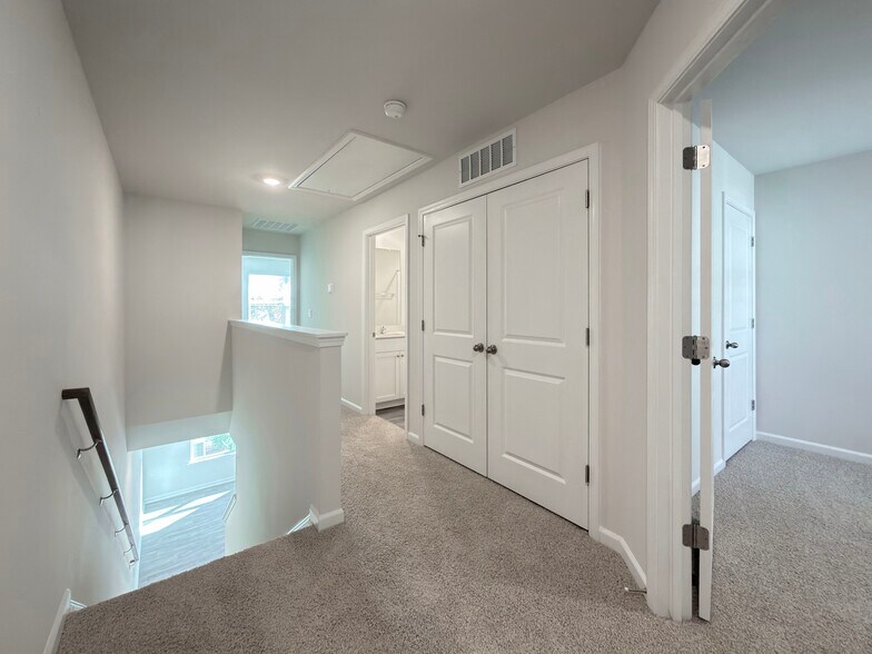 Building Photo - 8534 Beckett Chase Way