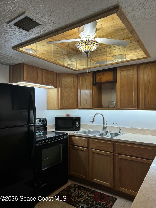 Building Photo - 8154 Ridgewood Ave