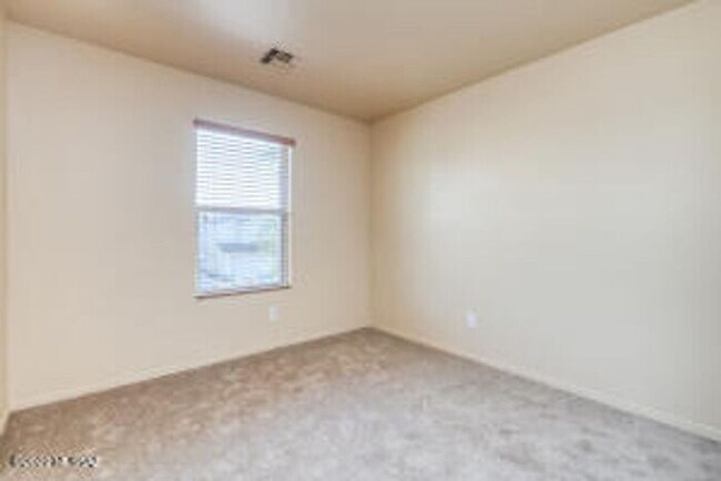 Building Photo - Spacious 4-Bedroom Retreat Near Raytheon & DMAFB