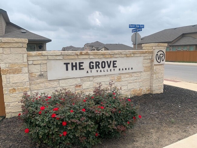 Building Photo - **APPLICATION RECEIVED** *MOVE IN SPECIAL* Stunning 4/2 Home With Access To Pool, Trails & 24-Hou...