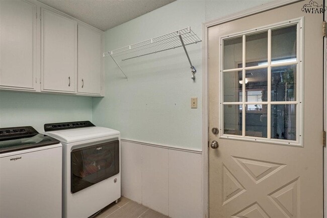 Building Photo - 5607 Briargrove Dr