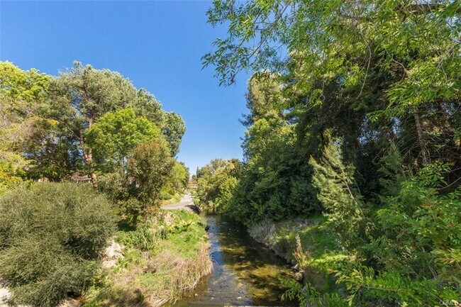 Building Photo - 119 Via Estrada