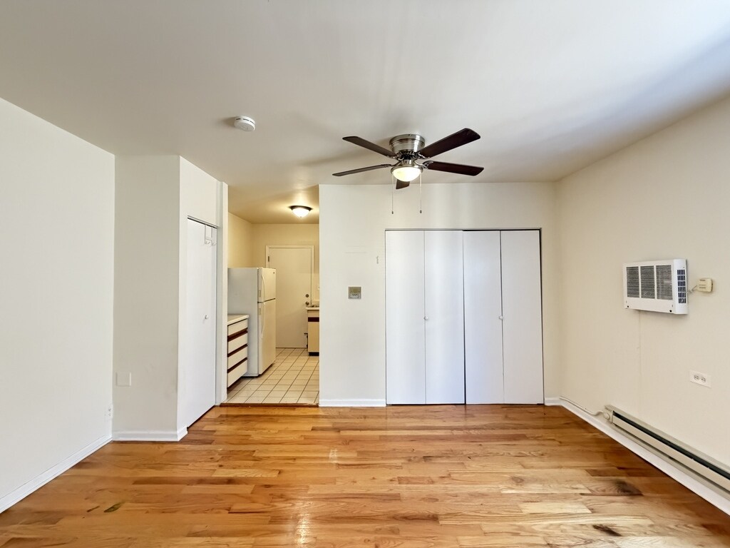 Building Photo - 814 W Cornelia Ave