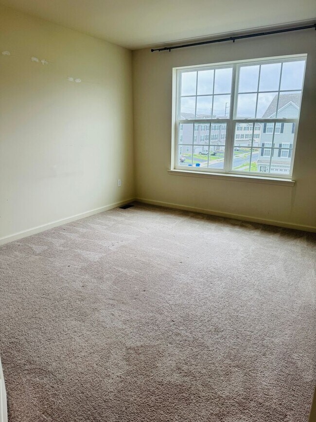 Building Photo - Spacious 3BR Townhome in Middletown