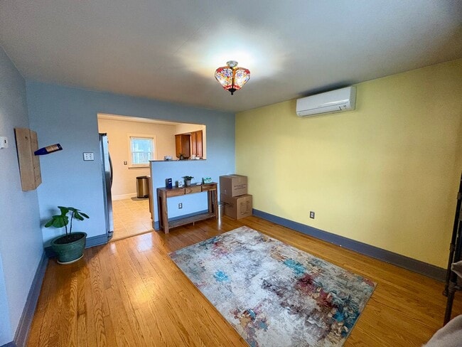 Building Photo - 3 Bedroom 1 Bathroom in Harrisburg!