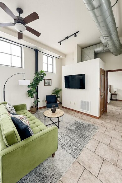 Primary Photo - 500 N Jefferson Ave