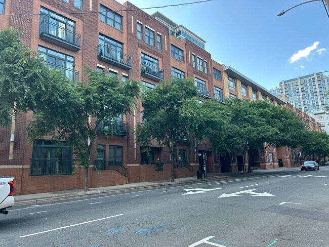 Building Photo - 1 Bed | 1.5 Bath Downtown Raleigh Condo - ...