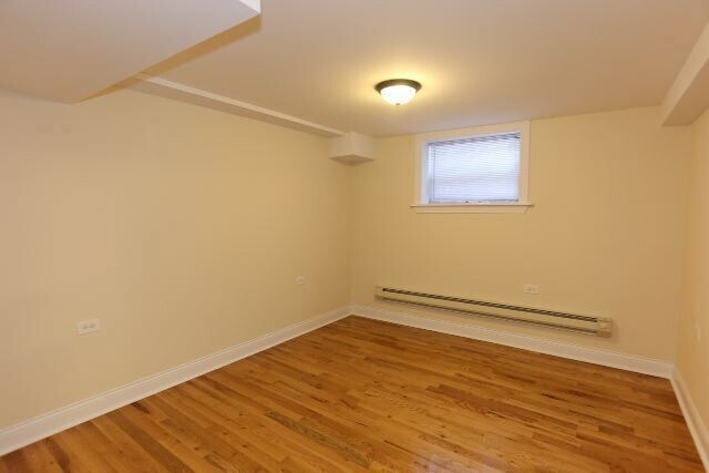 Building Photo - 1141 W Oakdale Ave