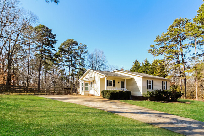 Building Photo - Stunning 3 Bedroom Home in Easley!