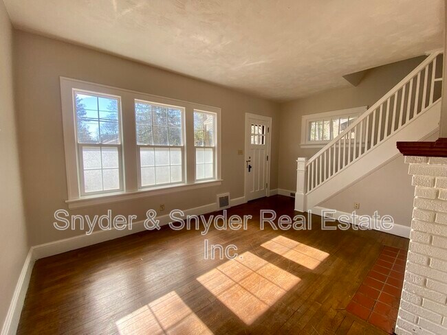 Building Photo - 623 Doris Ave