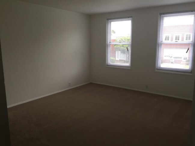 Building Photo - 332 Garces Dr