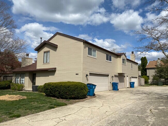Primary Photo - 1602 Lyndhurst W Dr
