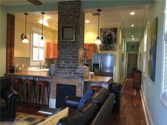 Building Photo - STRAIGHTndp7709