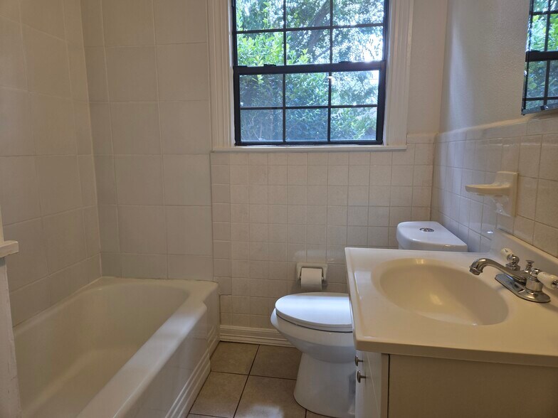 Building Photo - 1309 Shady Ln