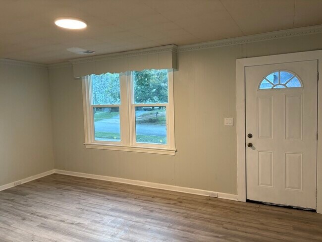 Building Photo - 225 Poplar St