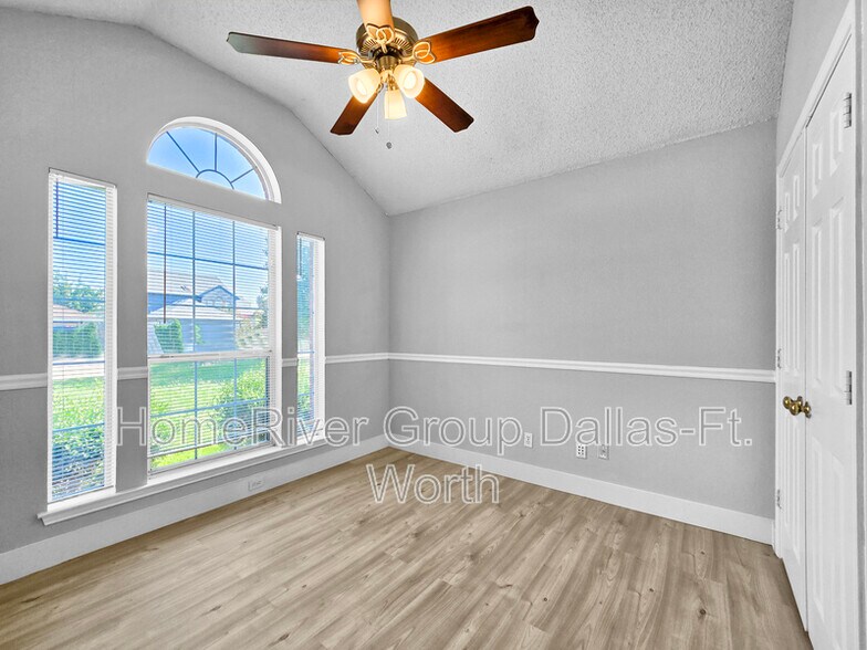 Building Photo - 824 Carrington Dr