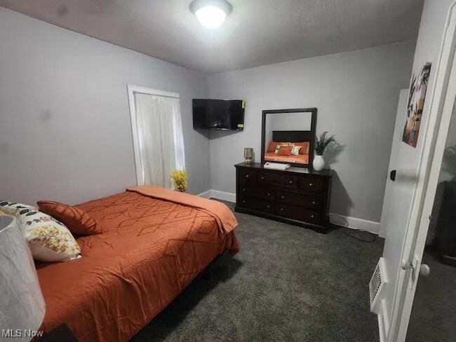 Building Photo - 369 E Tuscarawas Ave