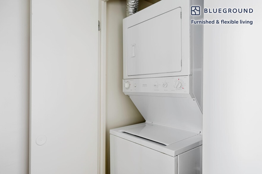 Building Photo - 850 N Randolph St