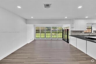 Building Photo - 418 S 57th Way