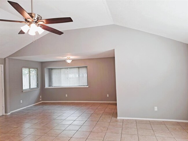 Building Photo - 18834 Pine Trace Ct