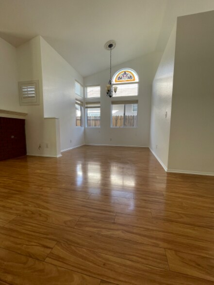 Building Photo - 28095 Aspenwood Way