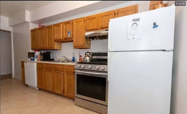 Building Photo - Great Value Near BU! 3 Bed 1 Bath