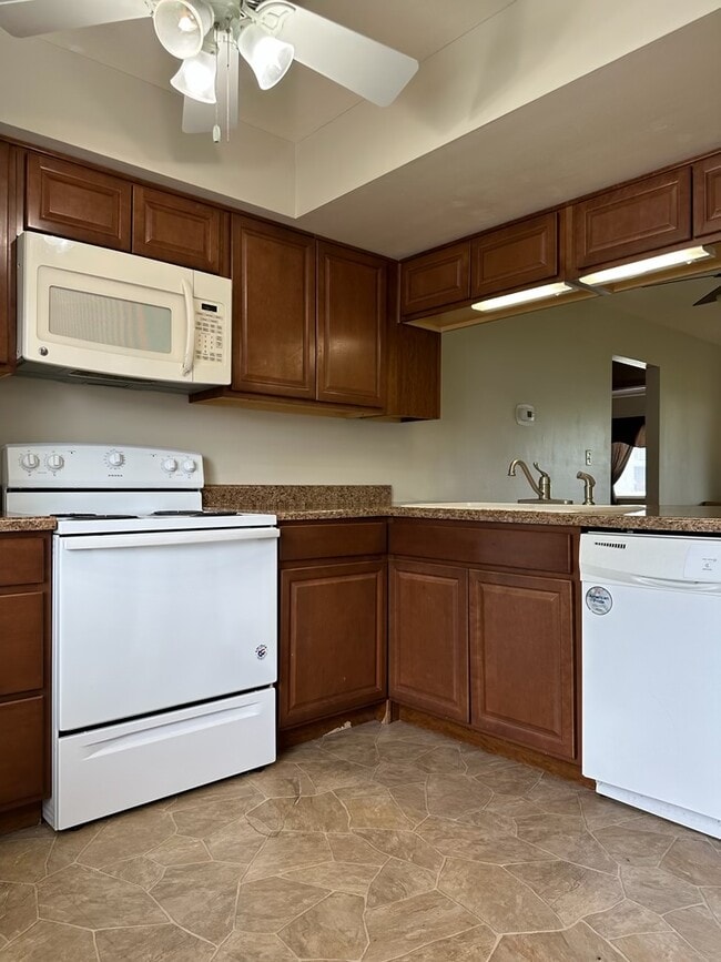 Primary Photo - 2275 N Cable Rd