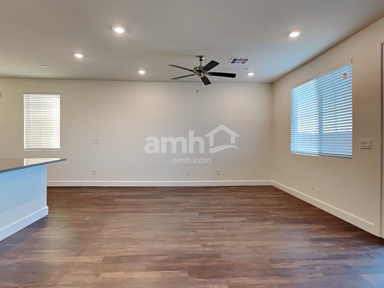 Building Photo - 274 Yasmin Daylily Pl