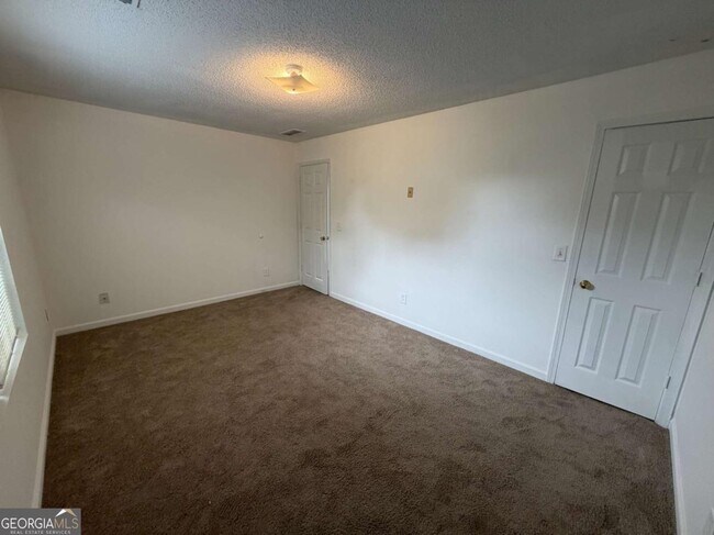 Building Photo - 1613 Fort Perry Way