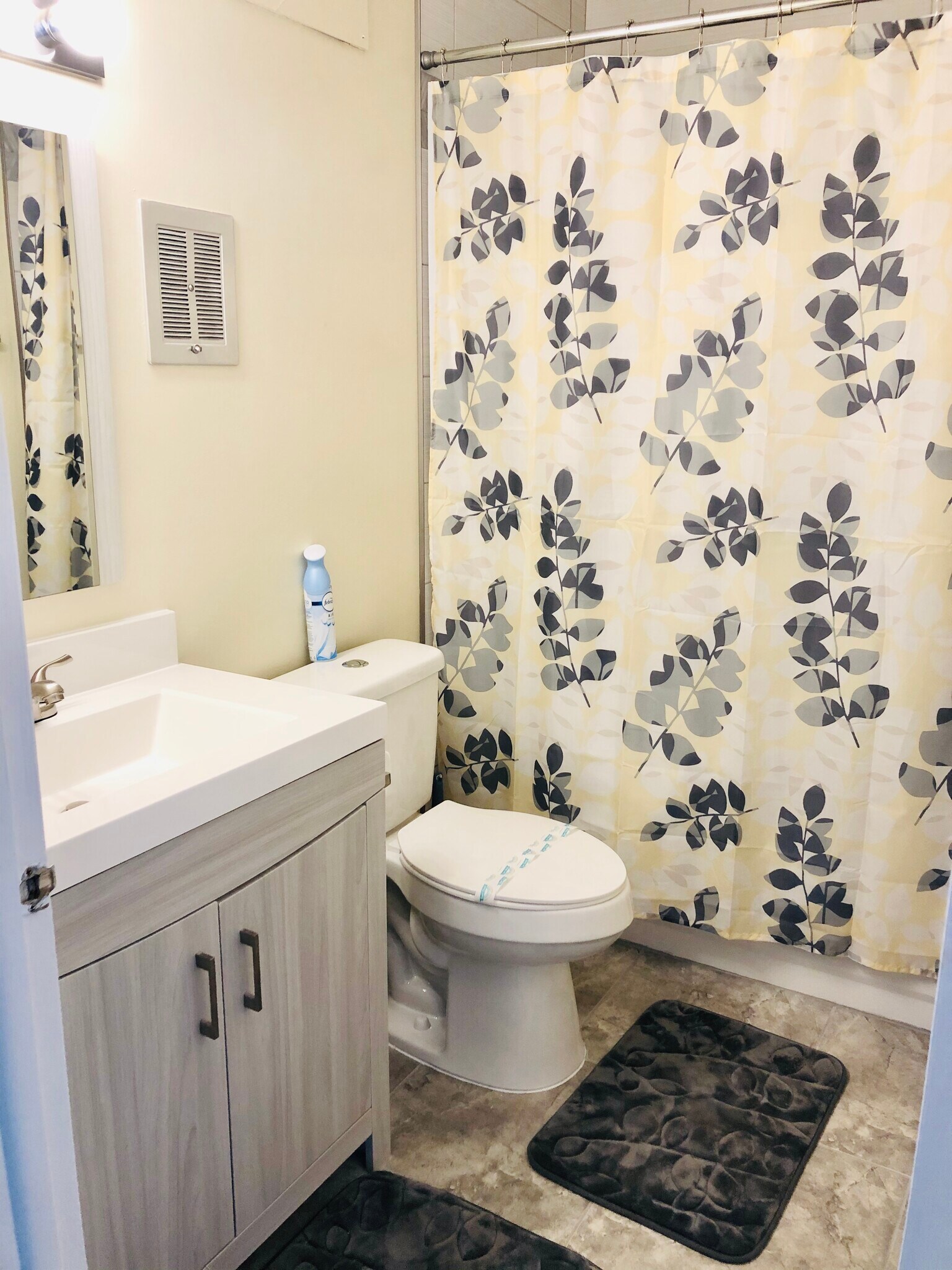 Building Photo - 105 Jamestown Rd