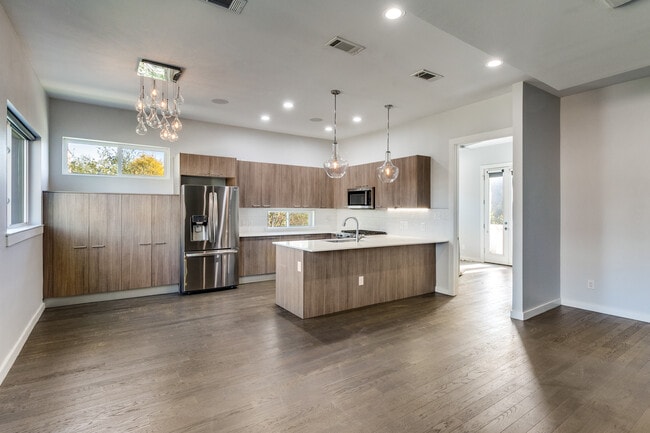 Building Photo - 4977 Zuma Ct