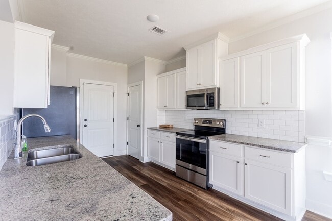 Building Photo - Welcome to Summerton Village!  $$ Ask about our 2-year lease promotion $$