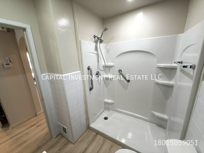 Building Photo - 1452 Hollywood Ave