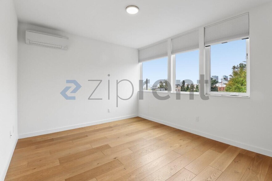 Building Photo - Unit A
