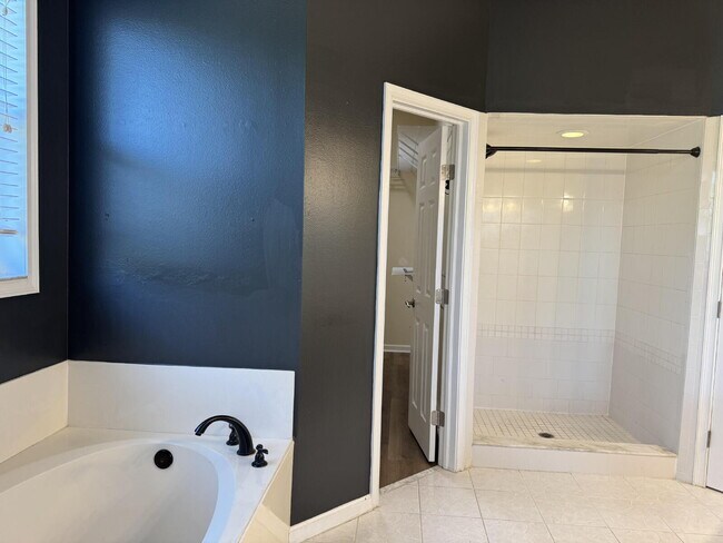 Building Photo - 7 Deerwood St