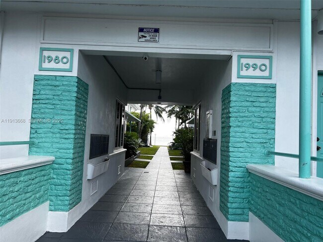 Building Photo - 1990 Bay Dr