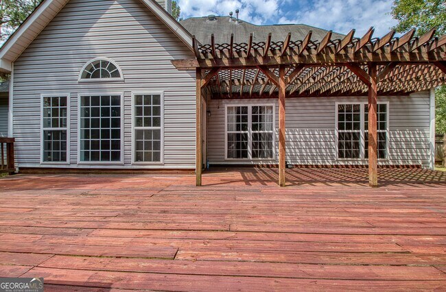 Building Photo - 255 Squire Ln
