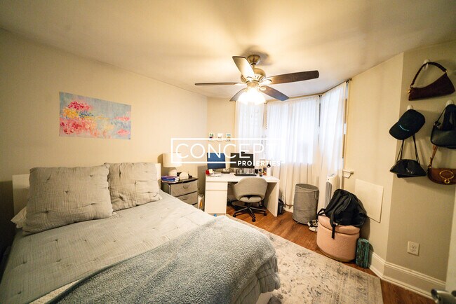 Building Photo - 717 Parker St