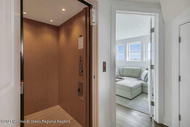 Building Photo - 916 Ocean Ave