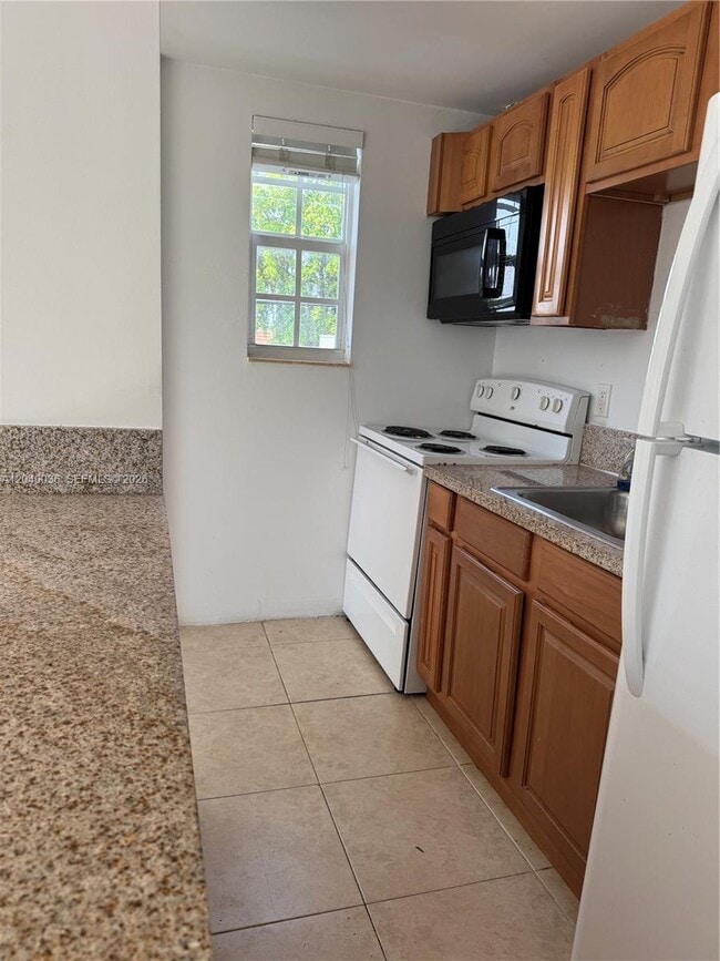 Building Photo - 7130 Rue Versailles Dr