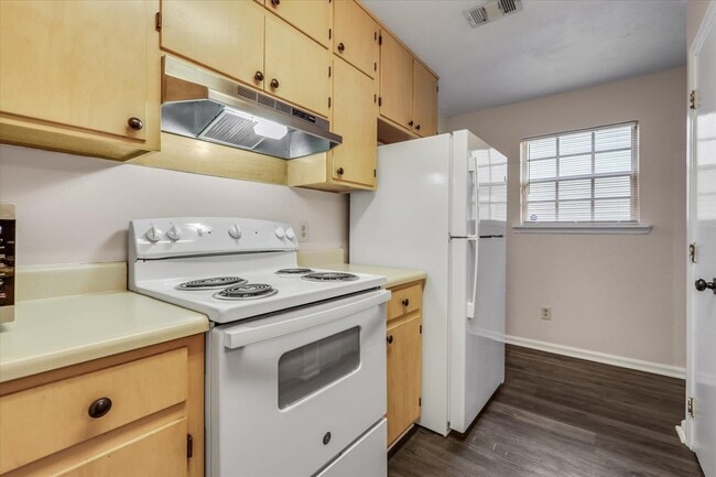 Building Photo - 1901 Gina Dr