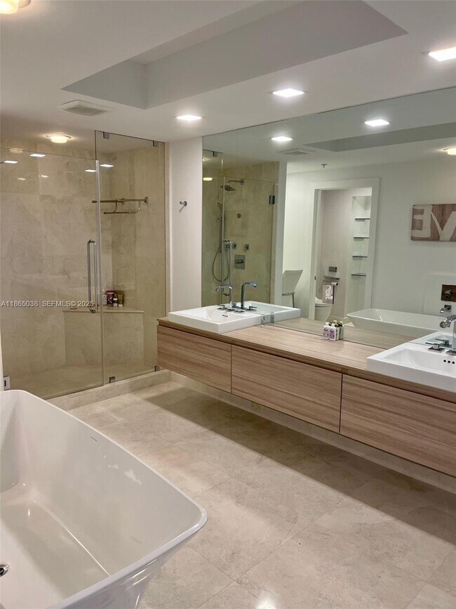 Building Photo - 17111 Biscayne Blvd