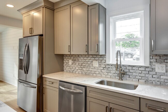 Building Photo - 13 Wilkins Ave